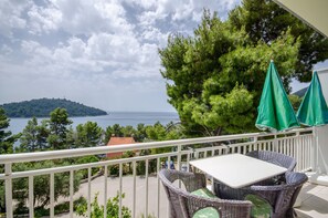 Apartemen (A1) | Teras/patio