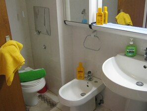 Bathroom | Bathtub