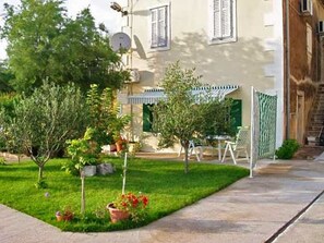 Studio (A2) | Garden