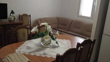 Apartment (A1) | Dining