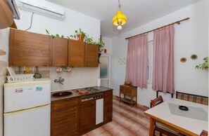 Apartment (A1) | Eigene Küche | Kühlschrank, Mikrowelle, Ofen, Kochgeschirr/Geschirr/Besteck
