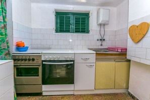 Private kitchen - Apartment and Rooms Angela (Vela Luka)