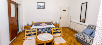 Apartment and Rooms Angela