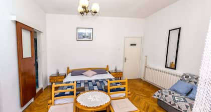 Apartment and Rooms Angela