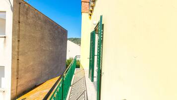 Studio (A1) | Balcony