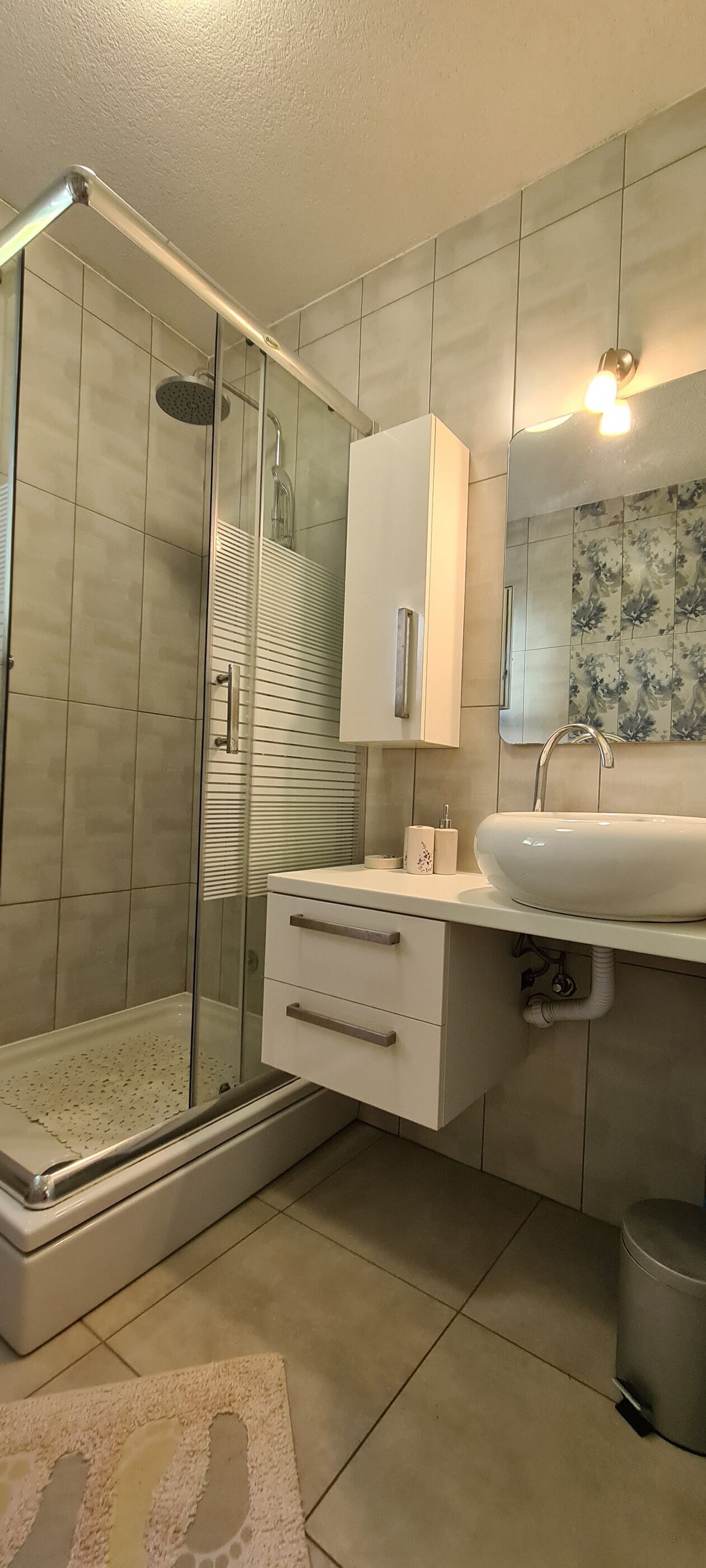 Appartamento (A1) | Bagno | Doccia, carta igienica
