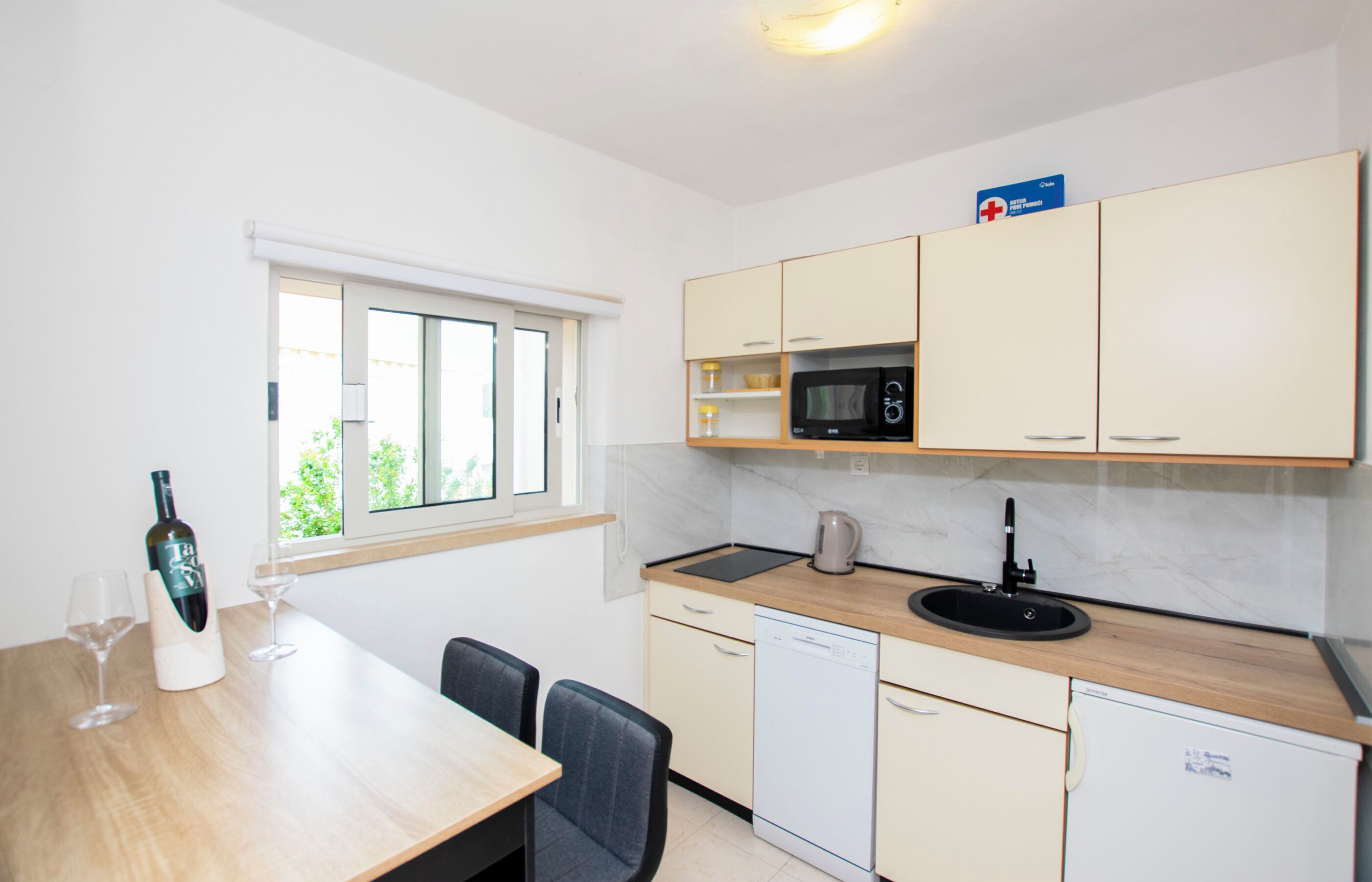 Apartment (A1) | Private kitchen | Fridge, microwave, stovetop, dishwasher