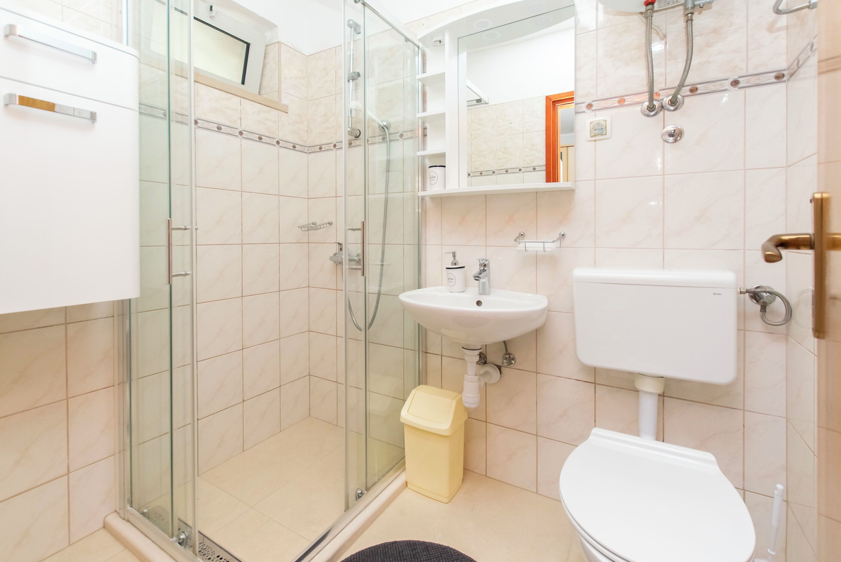 Apartment (A1) | Bathroom | Shower