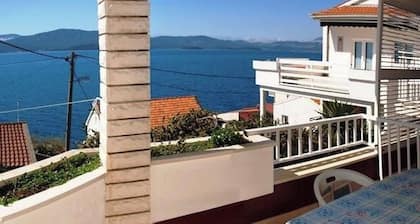 Apartments and Rooms Florijan
