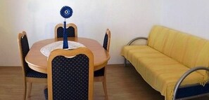 Apartemen (A2) | Tempat makan