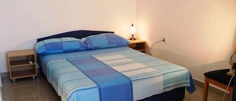 Room (S2)