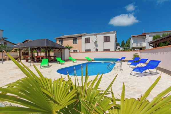 Pool - Apartments Kralj (Privlaka)