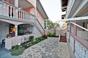 Property grounds - Apartments Kralj (Privlaka)