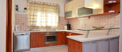 Cuisine privée | Réfrigérateur, un four, surface de cuisson, lave-vaisselle