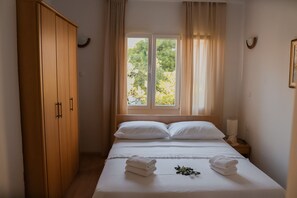 Iron/ironing board, free WiFi, bed sheets