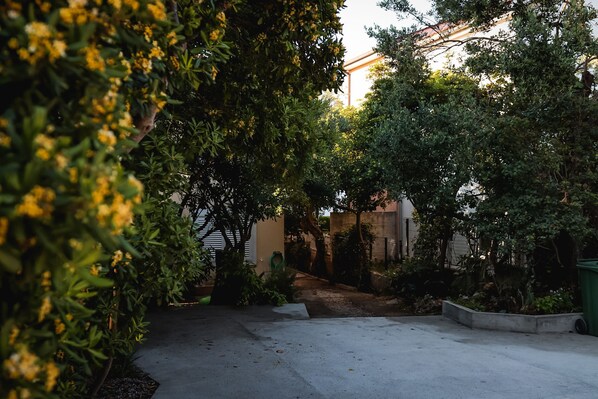 Ubetjent parkering (inkludert)