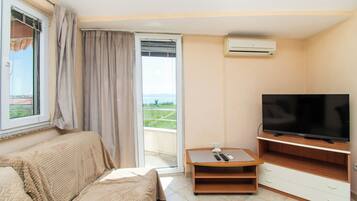 Apartment (A4) | Living room | TV