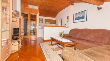 Living room | Flat-screen TV