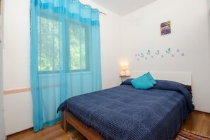 Free WiFi, bed sheets - Apartment Dijana (Blato)