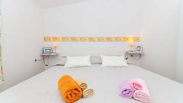 Free WiFi, bed sheets