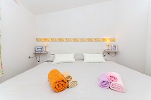 Free WiFi, bed sheets