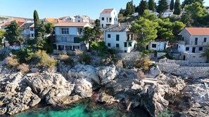 Una spiaggia nelle vicinanze