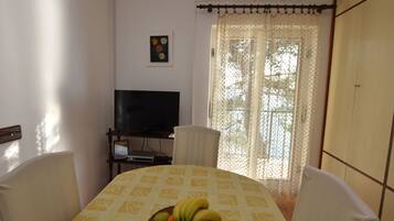 Apartment (A1) | Dining