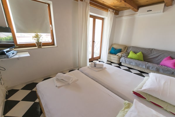 Apartment (A3) | Free WiFi, bed sheets - Apartments Grozdana (Primosten)
