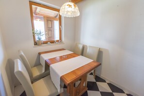 Apartment (A3) | Dining - Apartments Grozdana (Primosten)