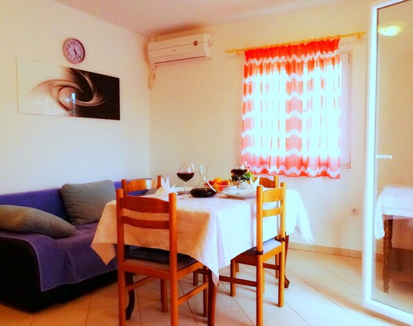 Apartment (A1) | Living room | TV