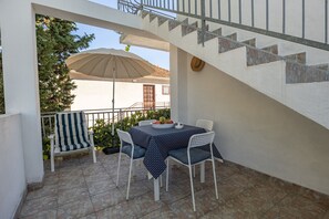 Apartment (A1) | Terrace/patio - Apartments Iskra (Jelsa)