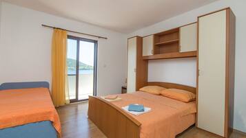 Free WiFi, bed sheets