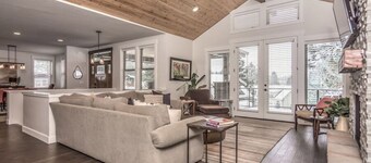 SONrise House - spacious West Side Beauty w Hot Tub and views!!