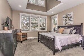 4 bedrooms, desk, iron/ironing board, travel cot