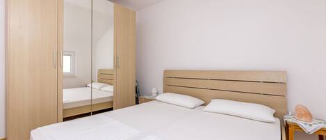 1 bedroom, free WiFi, bed sheets