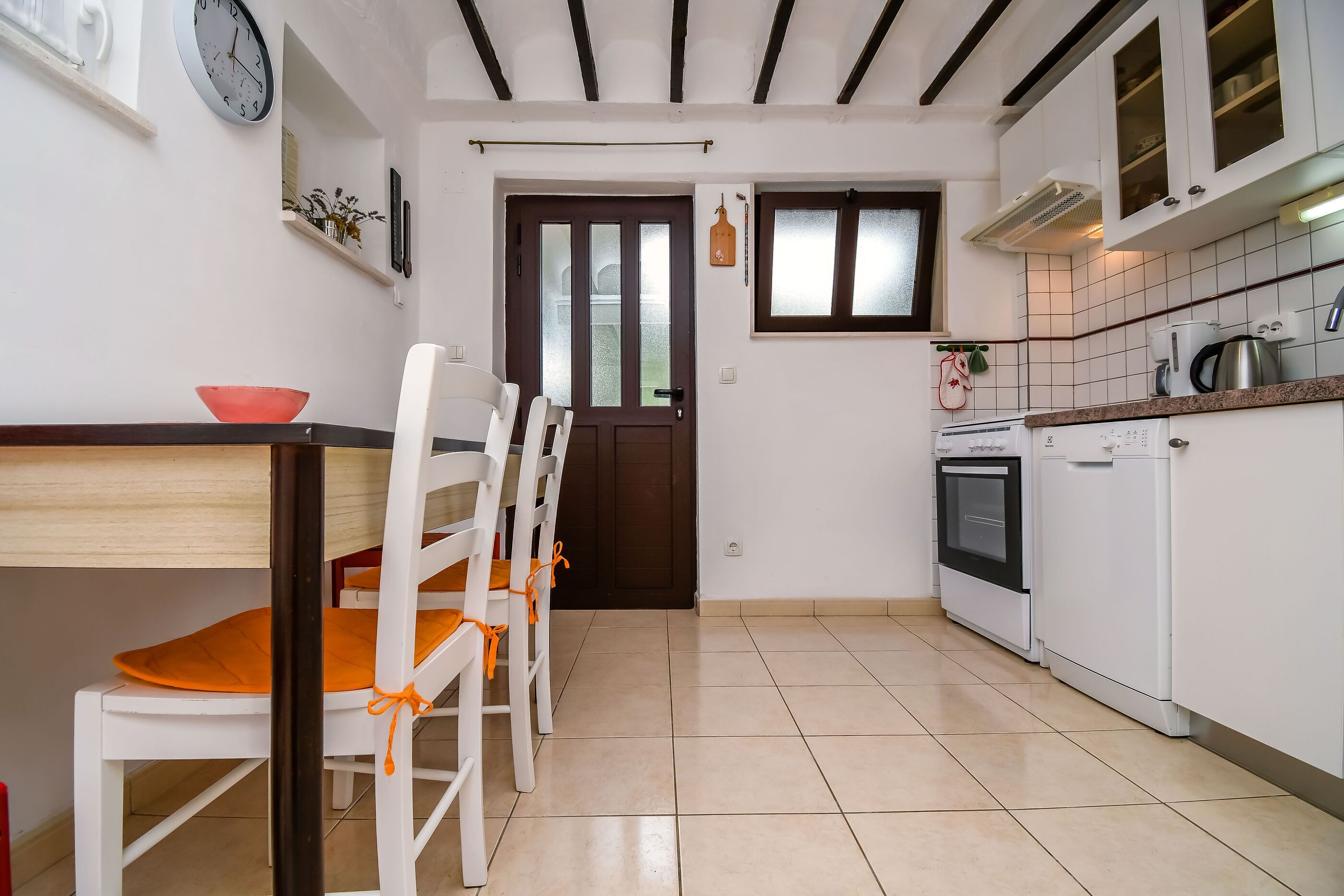 إستديو (A1) | مطبخ خاص | ثلاجة، فرن، موقد طهي مسطح، غسالة أطباق