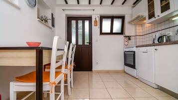 Studio (A1) | Private kitchen | Fridge, oven, stovetop, dishwasher