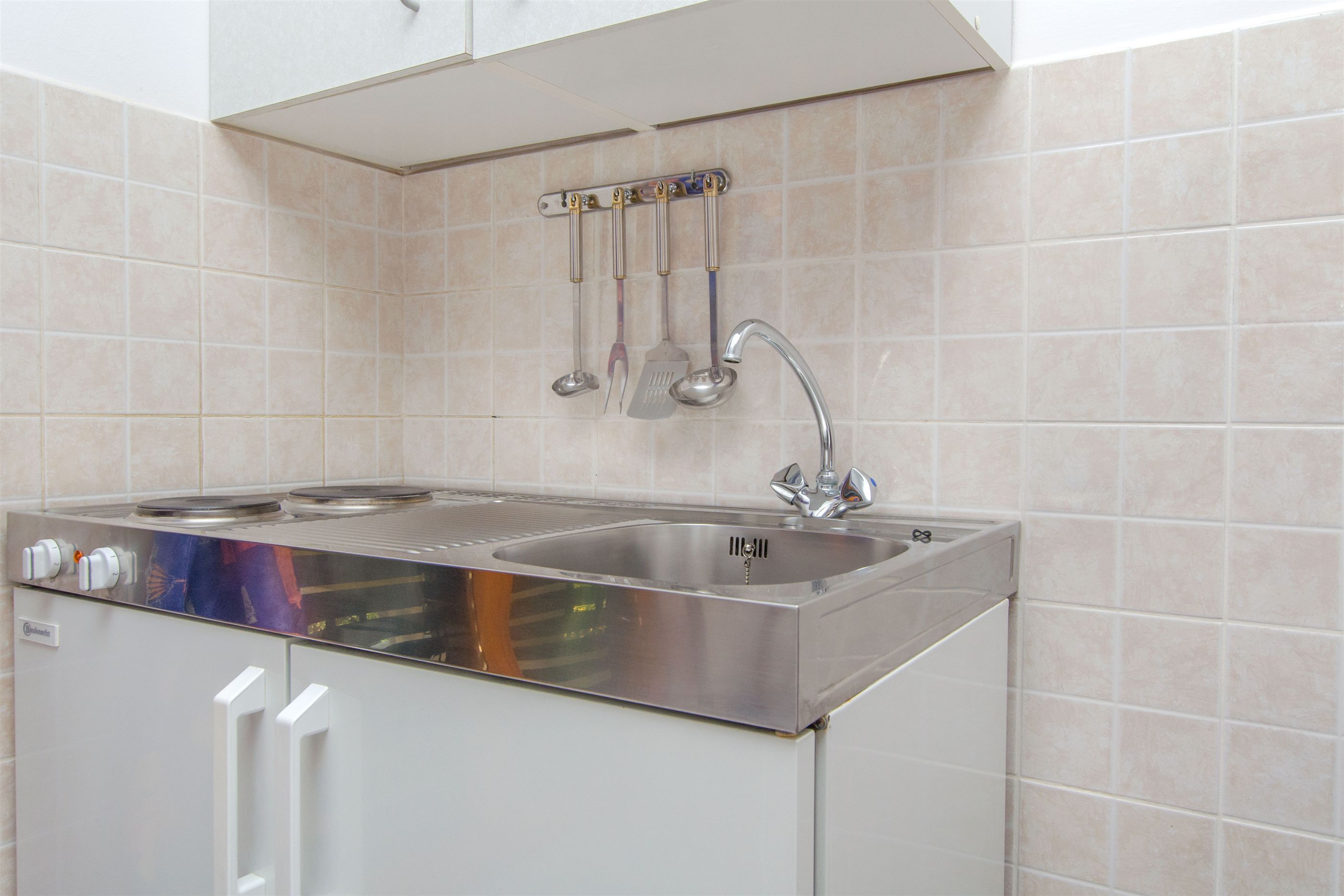 Kjøleskap og kaffetrakter/tekoker