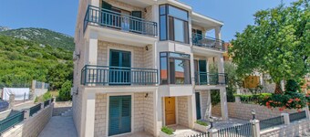 Apartments Spomenka