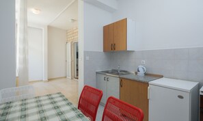Eget kök | Kylskåp, ugn, spishäll och vattenkokare