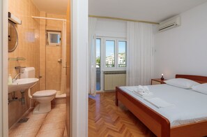 Shower - Apartments and Rooms Denis (Dugi Rat)