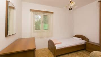 Iron/ironing board, free WiFi, bed sheets