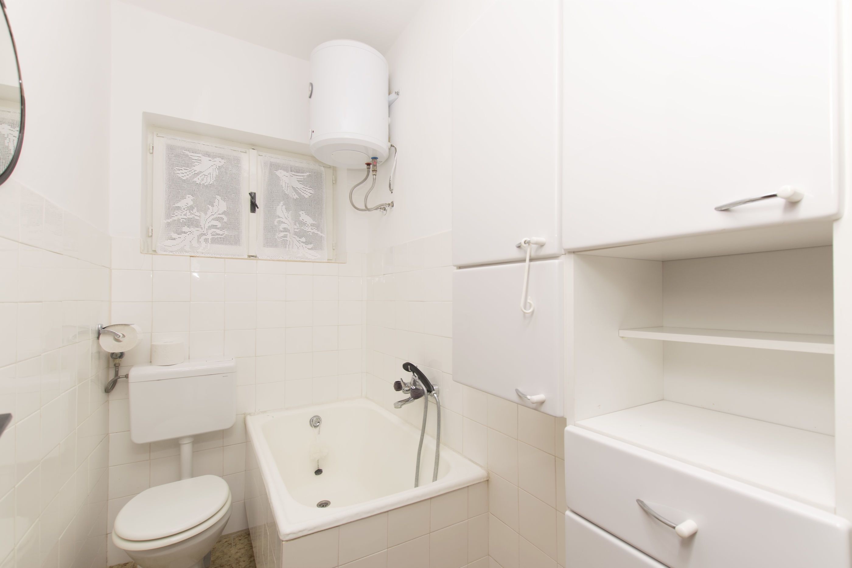 Bathroom | Bathtub