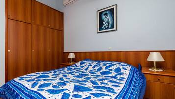 Free WiFi, bed sheets