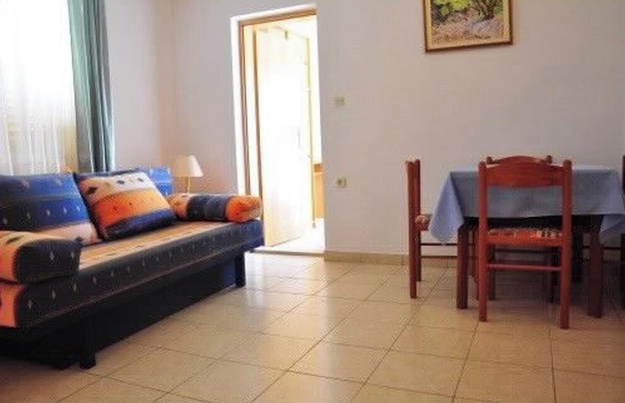 شقة (A8) | غرفة المعيشة