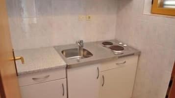 Private kitchen | Mini-fridge