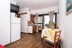 Apartment (A1) | Dining