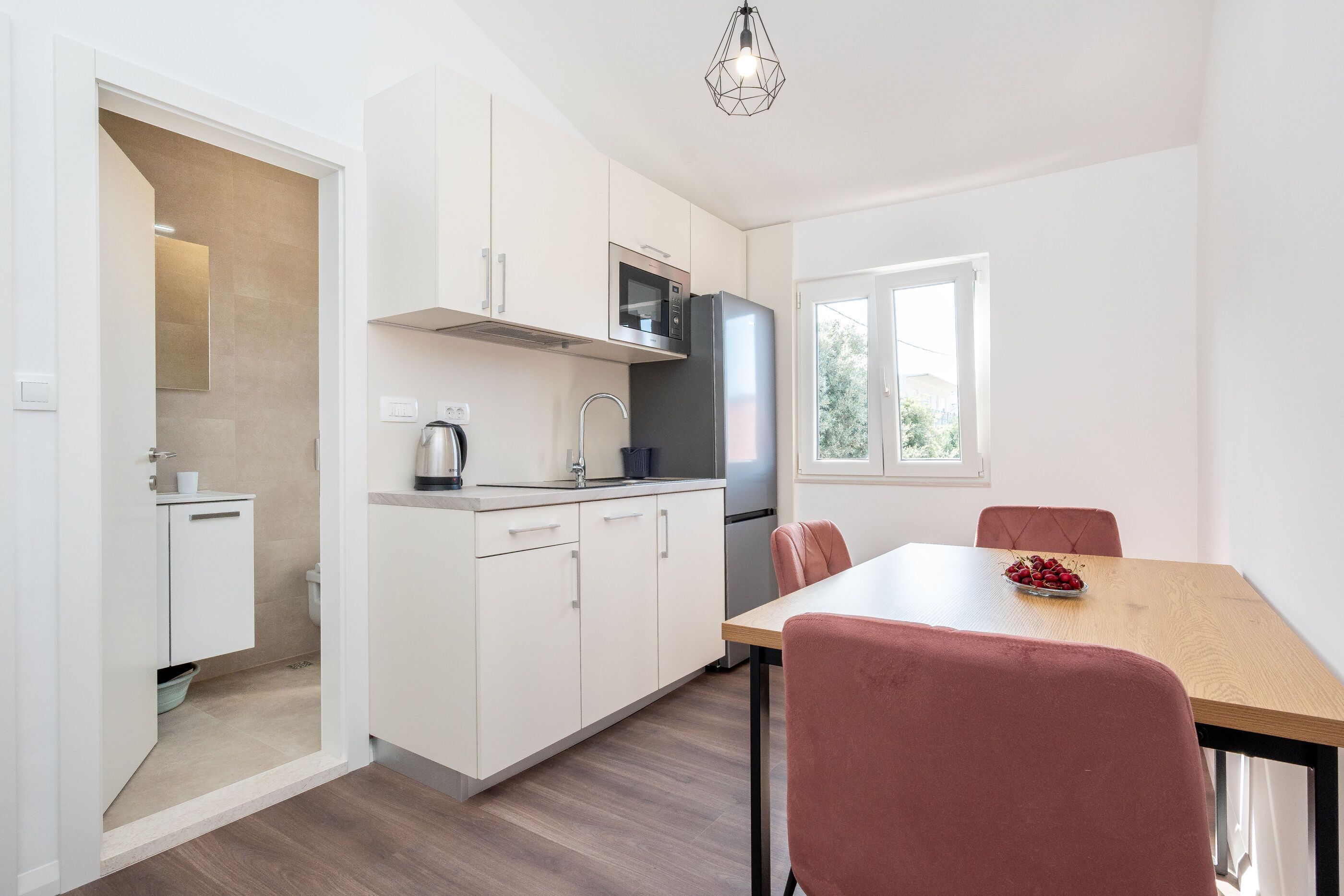 Apartment (A2) | Eigene Küche | Kühlschrank, Ofen, Herdplatte, Wasserkocher