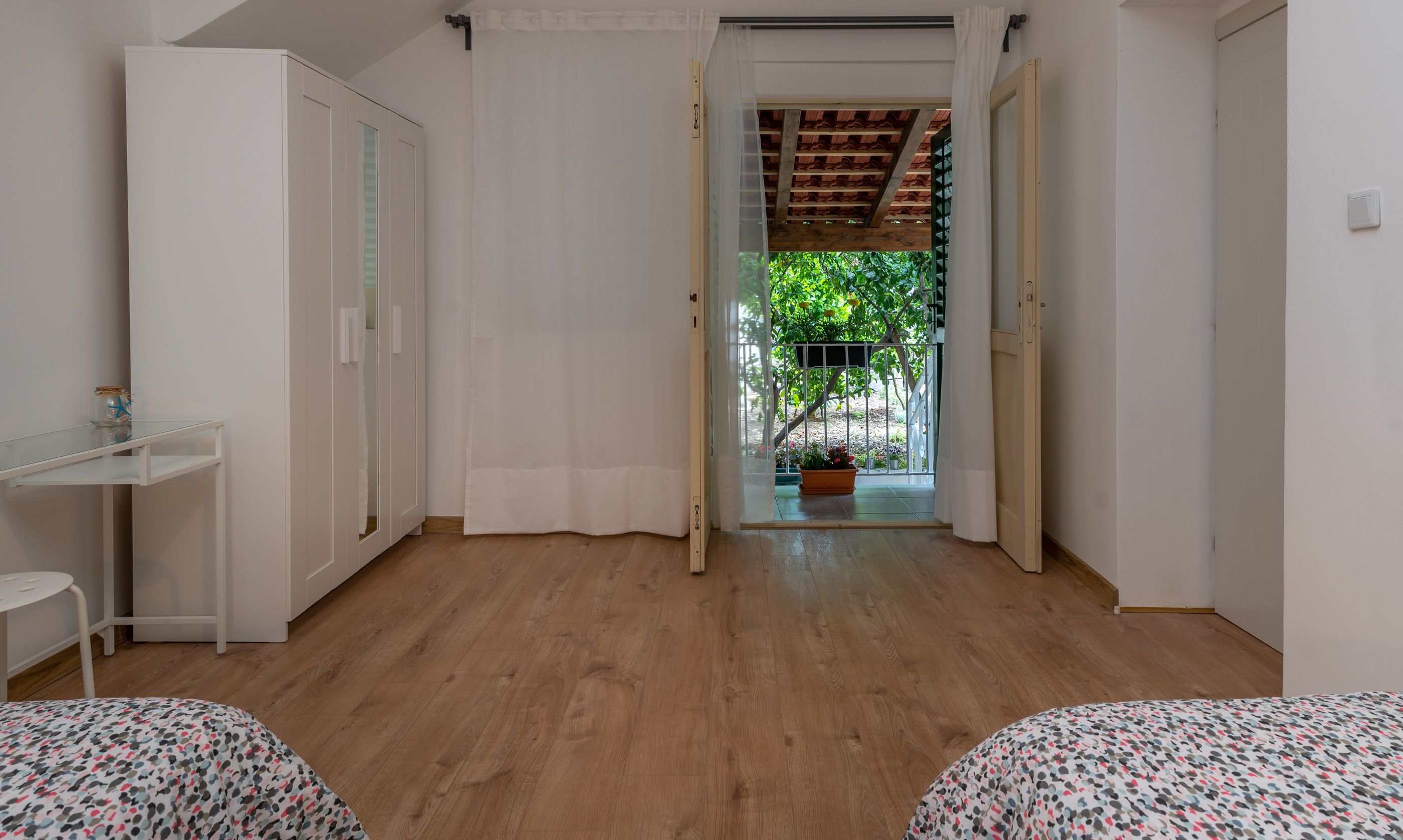 2 bedrooms, iron/ironing board, free WiFi