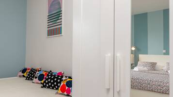 2 bedrooms, iron/ironing board, free WiFi